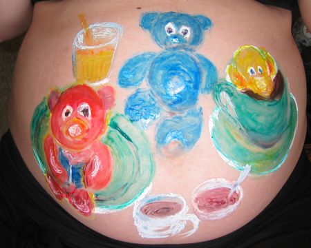 Gummibärchen auf Babybauch